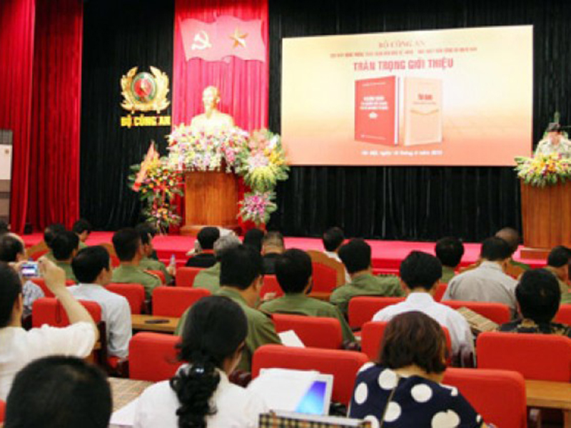 Ra mắt hai cuốn sách “Nhân dân - Cội nguồn sức mạnh bảo vệ an ninh Tổ quốc” và “Tỏa sáng giữa đời thường”